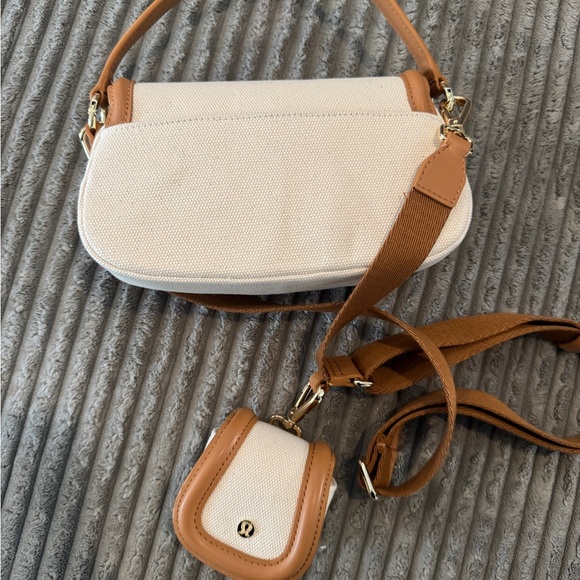 Lululemon Athletica Cream and Tan Crossbody Bag Set - Picture 4 of 6